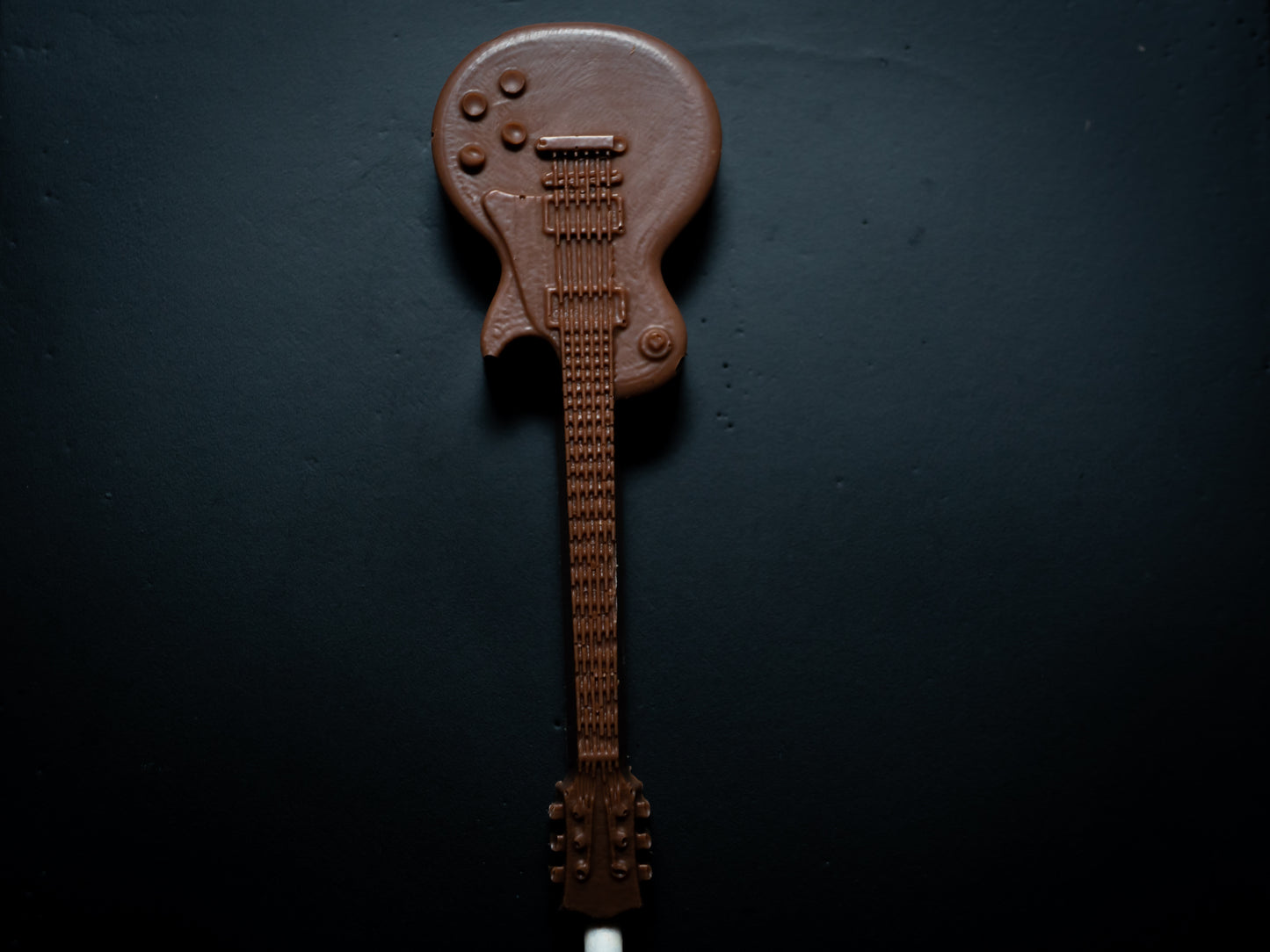 Belgian Hot Chocolate Gift Set for Music Lovers - Instrument-Themed Box with Guitar or Violin Design