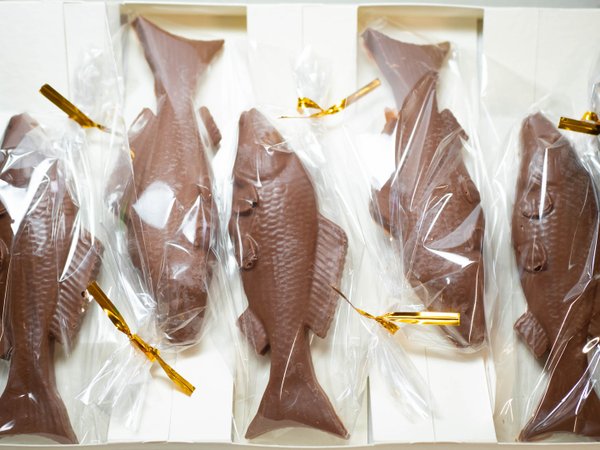 Five Belgian milk chocolate Fish bars